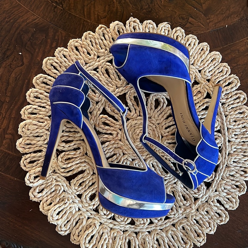 Gianni Bini royal blue platform heels. Size 7.5